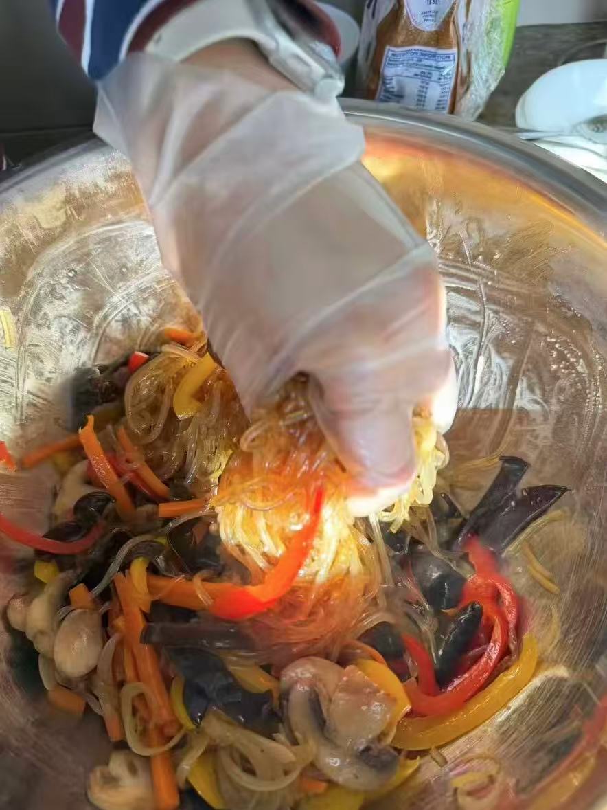 Glass noodle stir-fry with capsicum and mushrooms